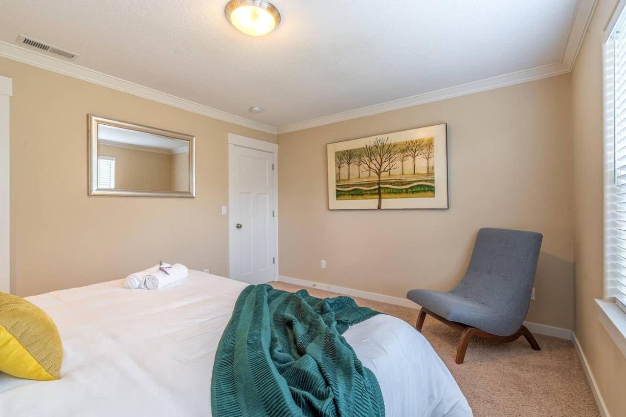 Modern Home, Four Bedrooms, King Beds Tigard Kültér fotó