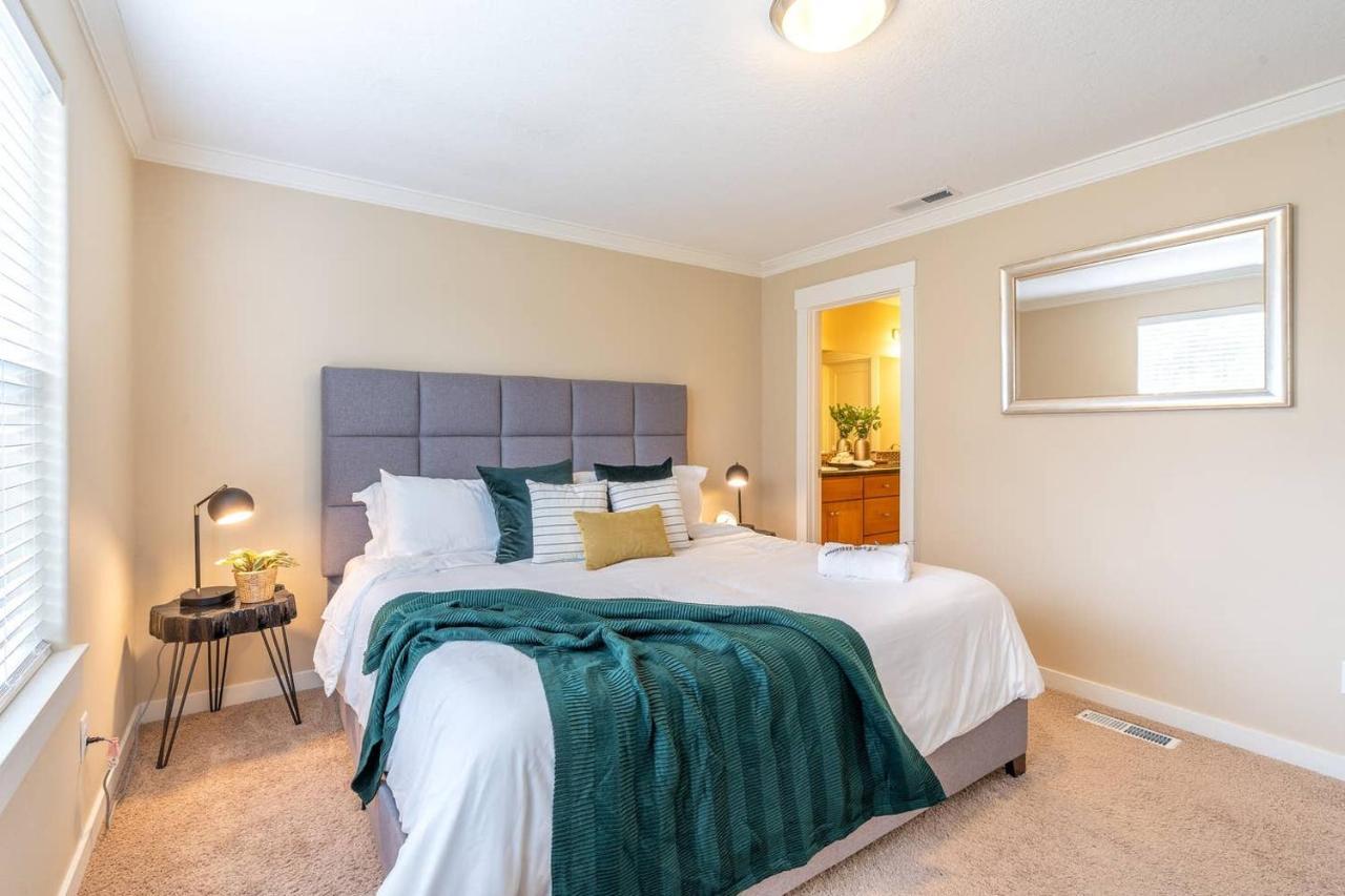 Modern Home, Four Bedrooms, King Beds Tigard Kültér fotó