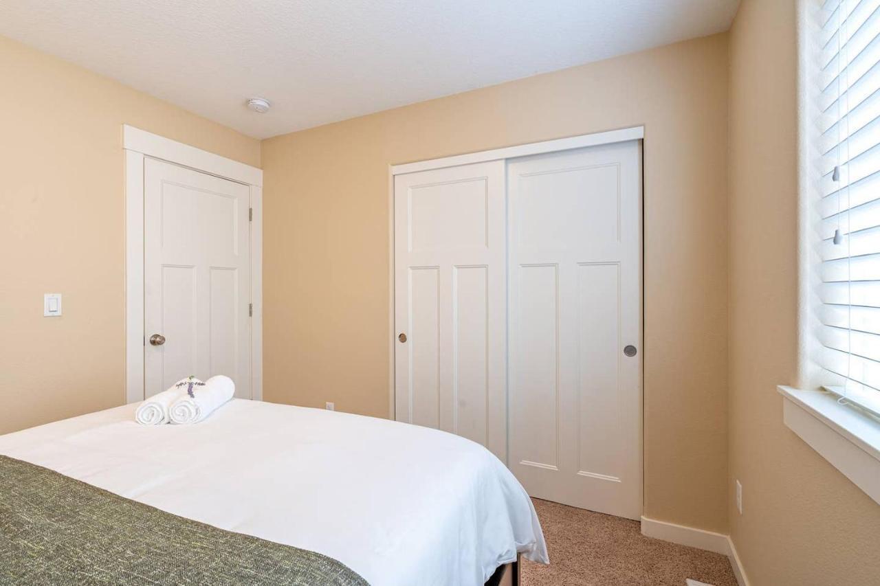 Modern Home, Four Bedrooms, King Beds Tigard Kültér fotó