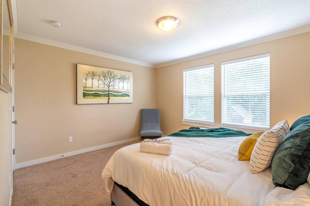 Modern Home, Four Bedrooms, King Beds Tigard Kültér fotó